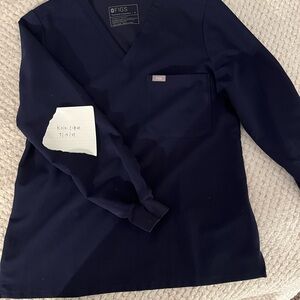 FIGS long sleeve top.